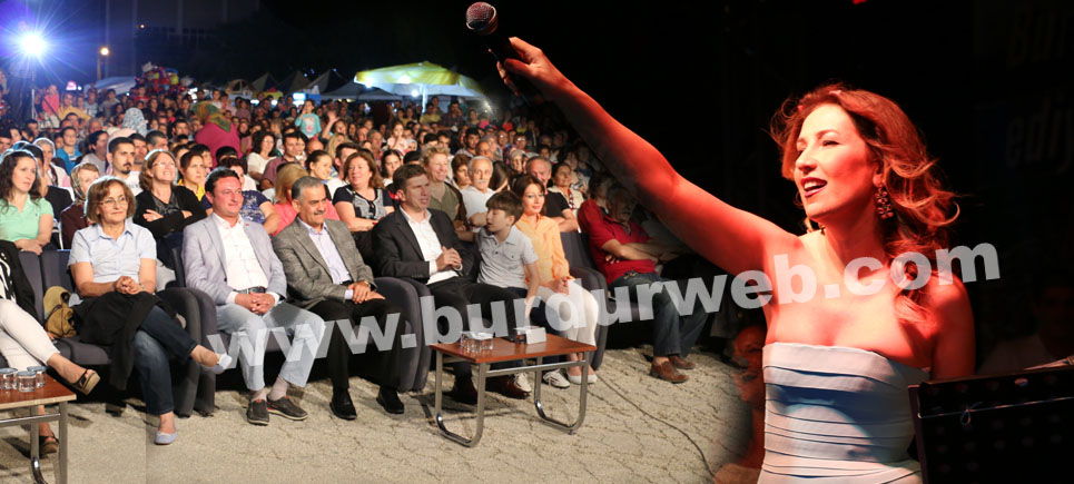 Yonca Lodi’den Muhteşem Konser