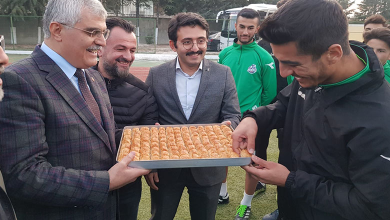 Milletvekili Özçelik ve Mengi’den MAKÜSPOR’a tam destek