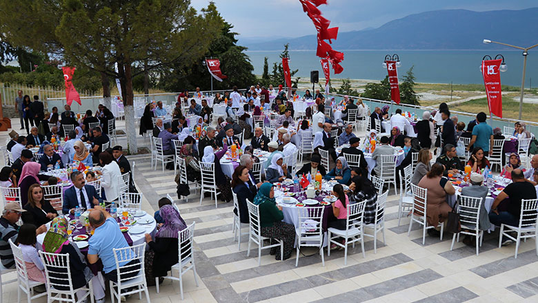 Burdur Valiliği’nden şehit ve gazi yakınlarına yemek
